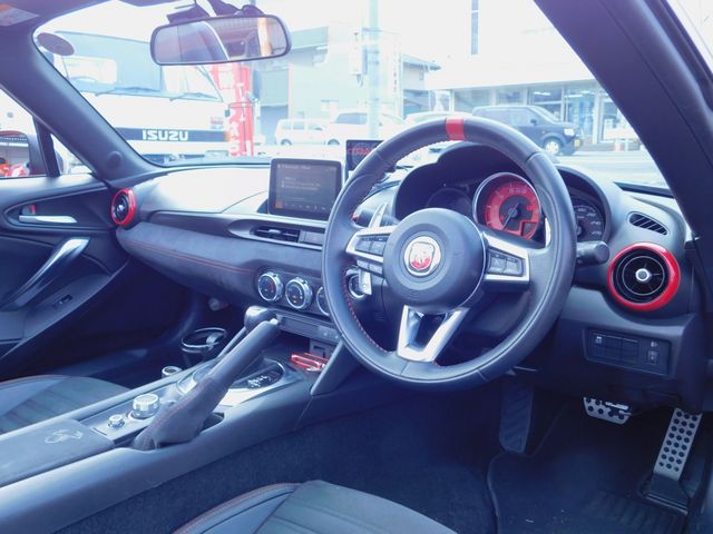 FIAT ABARTH 124 SPIDER 2017 Image 31
