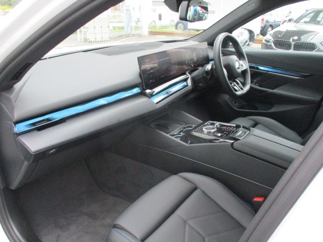 BMW 5SERIES TOURING 2025 Image 31