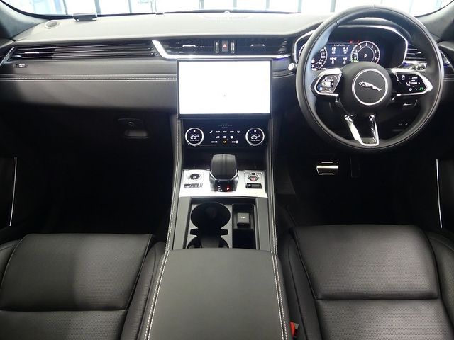 JAGUAR F-PACE 2024 Image 31