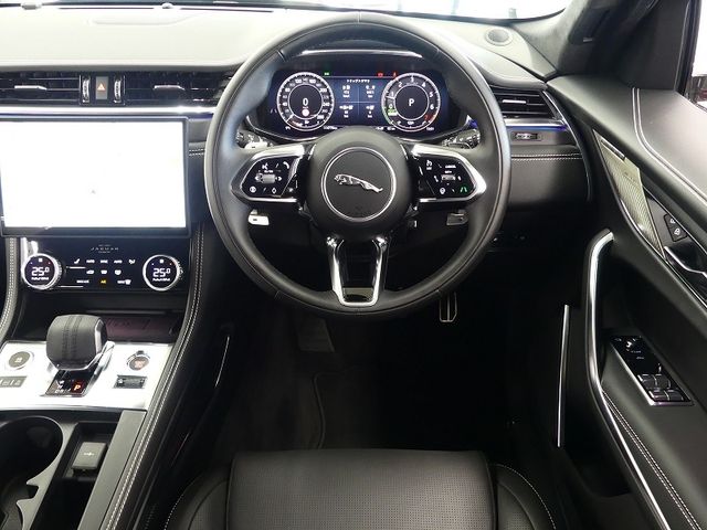 JAGUAR F-PACE 2024 Image 31