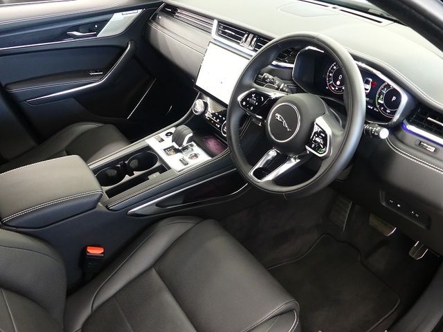 JAGUAR F-PACE 2024 Image 31