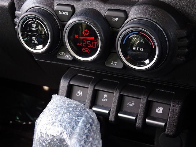 SUZUKI JIMNY NOMADE 2025 Image 31