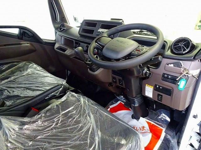 MITSUBISHI CANTER 2025 Image 31