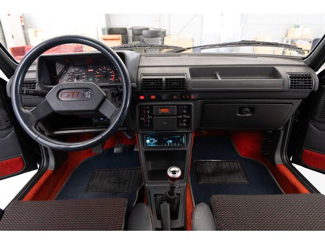 PEUGEOT 205 1988 Image 31