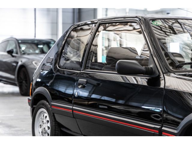PEUGEOT 205 1988 Image 31