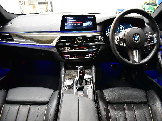 BMW 5SERIES SEDAN 2017 Image 31