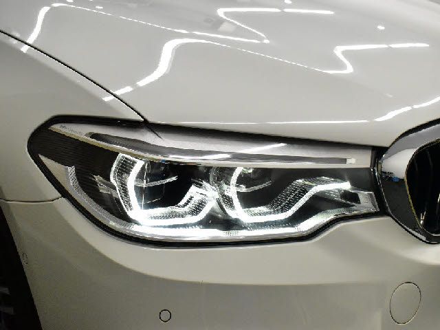 BMW 5SERIES SEDAN 2017 Image 31