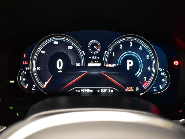 BMW 5SERIES SEDAN 2017 Image 31