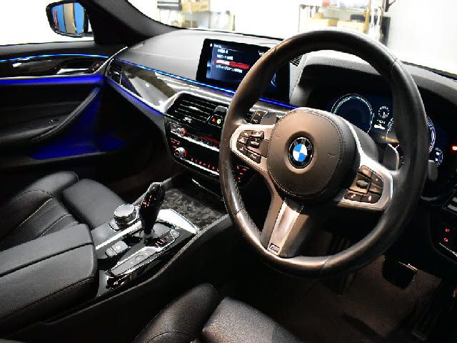 BMW 5SERIES SEDAN 2017 Image 31