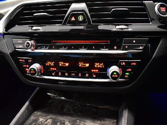 BMW 5SERIES SEDAN 2017 Image 31