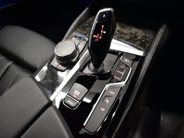 BMW 5SERIES SEDAN 2017 Image 31