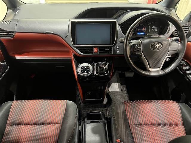 TOYOTA VOXY HYBRID 2017 Image 31