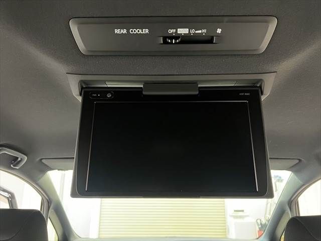 TOYOTA VOXY HYBRID 2017 Image 31