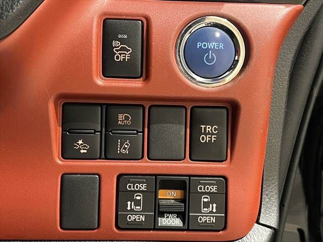 TOYOTA VOXY HYBRID 2017 Image 31