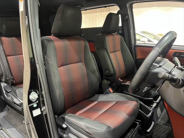 TOYOTA VOXY HYBRID 2017 Image 31