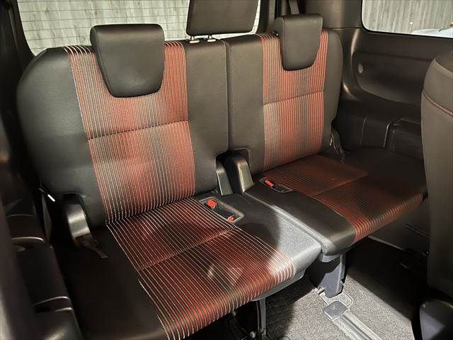 TOYOTA VOXY HYBRID 2017 Image 31