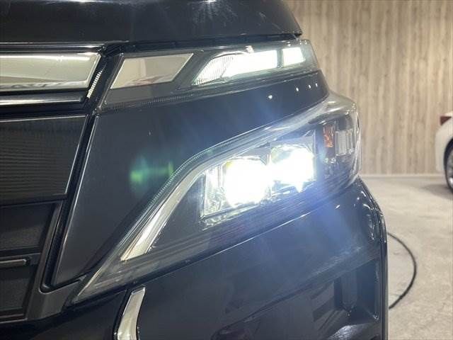 TOYOTA VOXY HYBRID 2017 Image 31