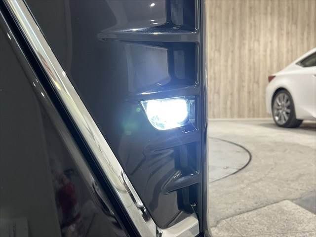 TOYOTA VOXY HYBRID 2017 Image 31