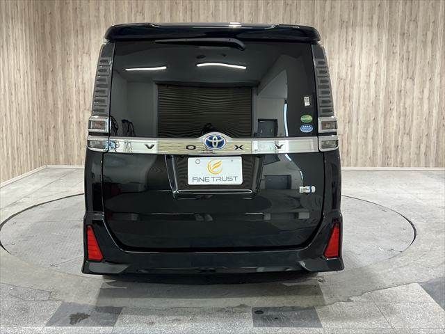 TOYOTA VOXY HYBRID 2017 Image 31