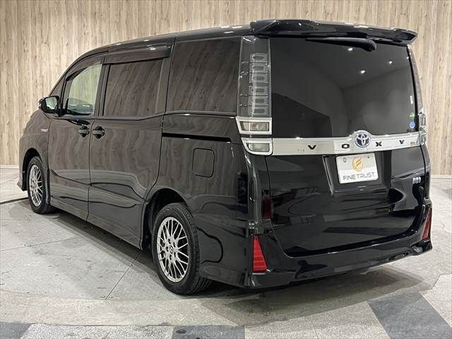 TOYOTA VOXY HYBRID 2017 Image 31