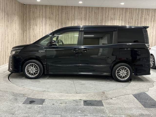 TOYOTA VOXY HYBRID 2017 Image 31