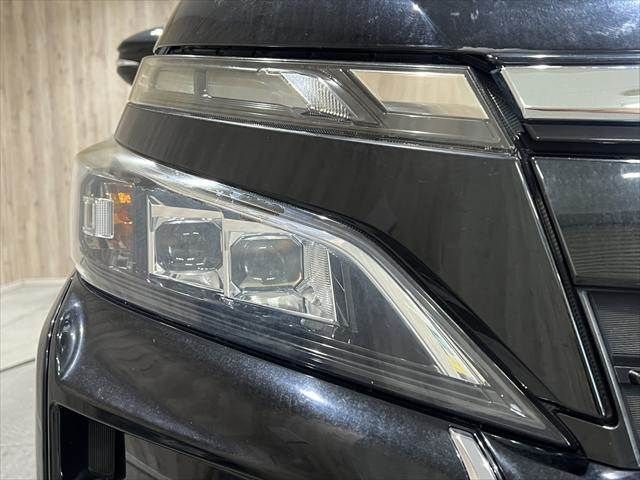 TOYOTA VOXY HYBRID 2017 Image 31