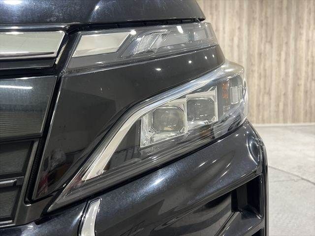 TOYOTA VOXY HYBRID 2017 Image 31