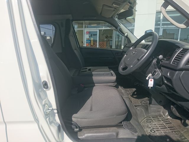 TOYOTA HIACE VAN 2WD 2019 Image 31