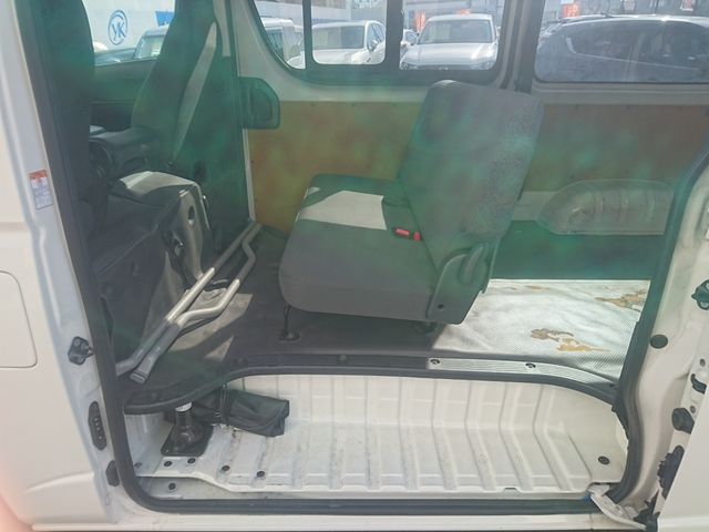 TOYOTA HIACE VAN 2WD 2019 Image 31