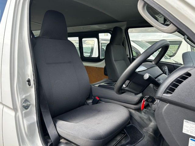 TOYOTA HIACE VAN 1.15T 2WD 2020 Image 31