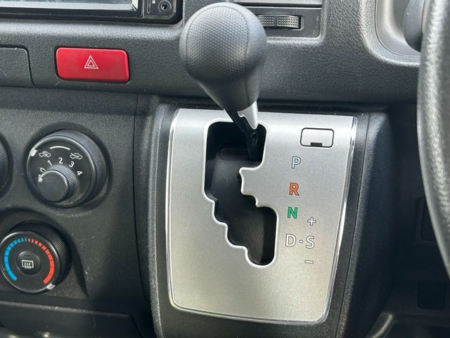 TOYOTA HIACE VAN 1.15T 2WD 2020 Image 31