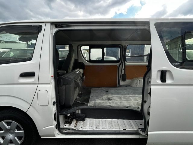 TOYOTA HIACE VAN 1.15T 2WD 2020 Image 31