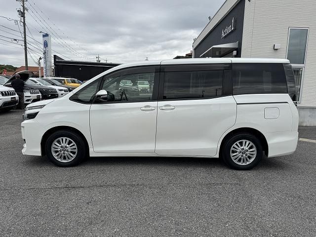 TOYOTA VOXY 2014 Image 31