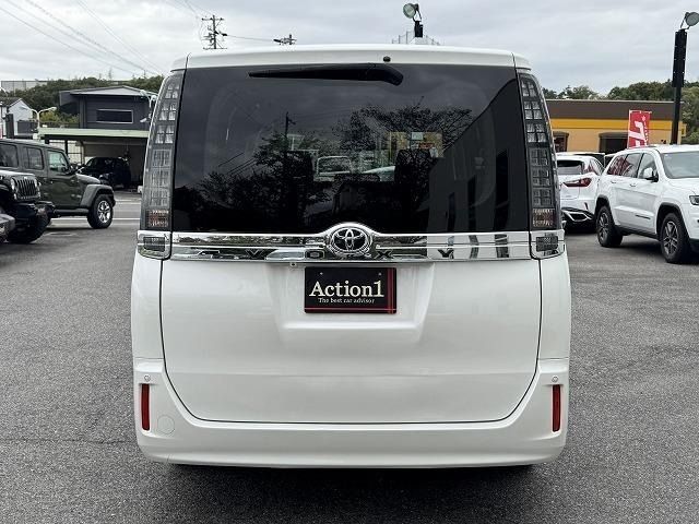 TOYOTA VOXY 2014 Image 31