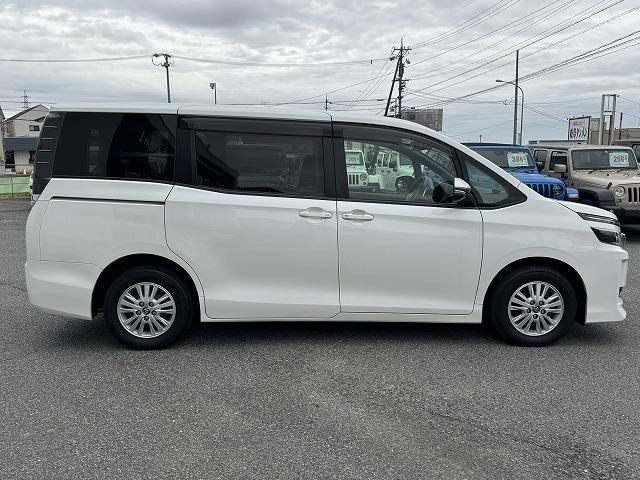 TOYOTA VOXY 2014 Image 31