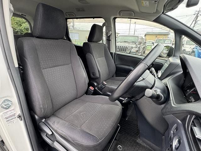 TOYOTA VOXY 2014 Image 31