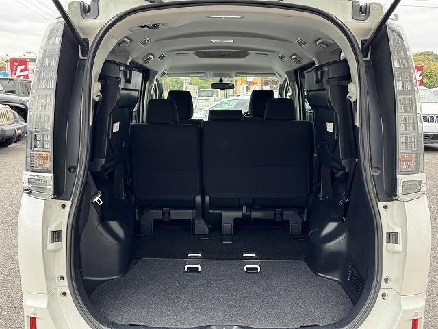 TOYOTA VOXY 2014 Image 31