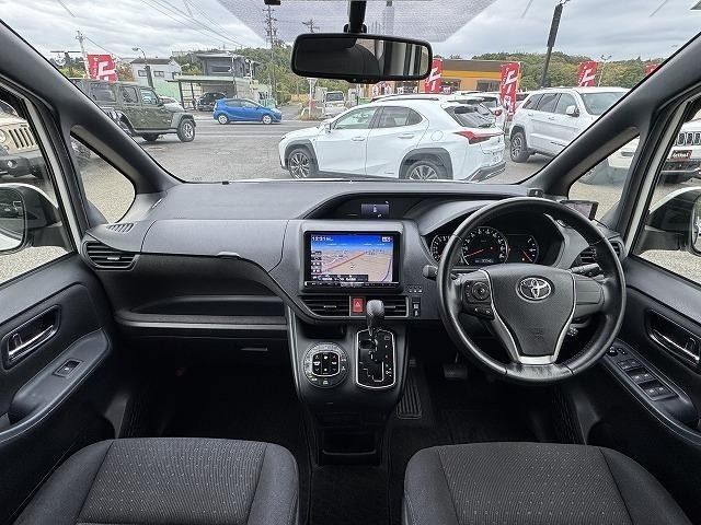 TOYOTA VOXY 2014 Image 31
