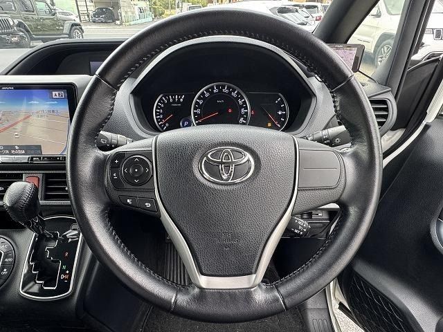 TOYOTA VOXY 2014 Image 31