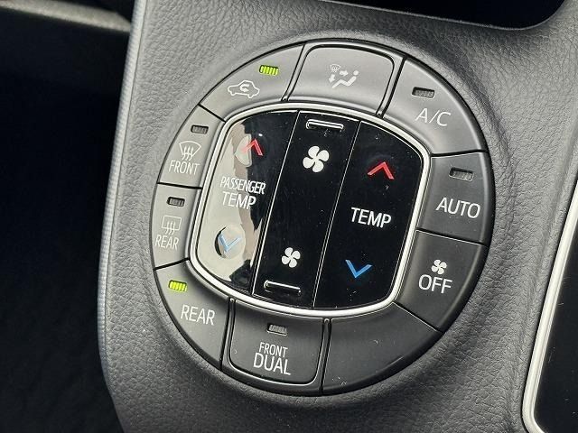 TOYOTA VOXY 2014 Image 31