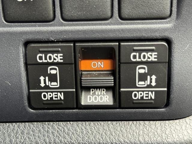 TOYOTA VOXY 2014 Image 31