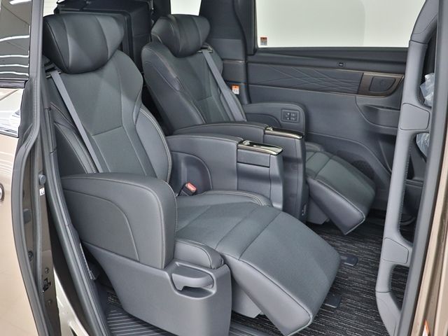 TOYOTA ALPHARD HYBRID 2025 Image 31