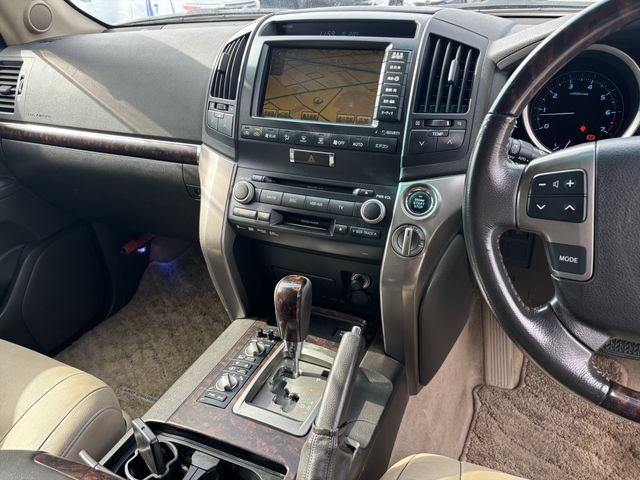 TOYOTA LANDCRUISER WAGON 2010 Image 31