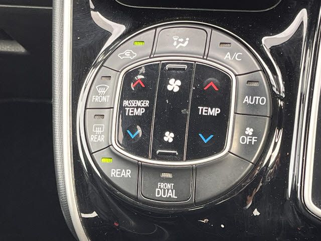 TOYOTA ESQUIRE 2015 Image 31