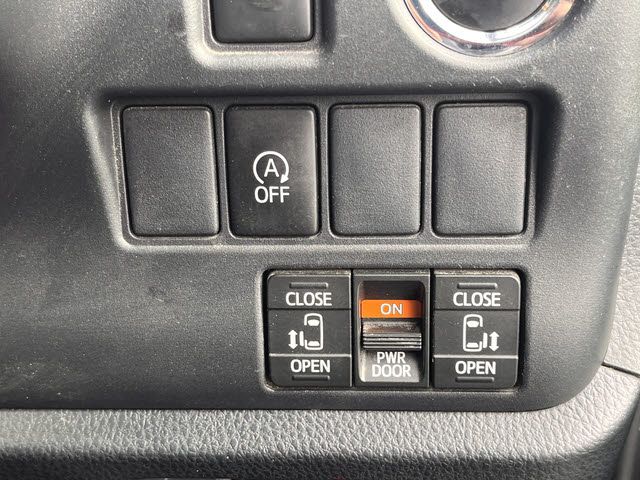 TOYOTA ESQUIRE 2015 Image 31