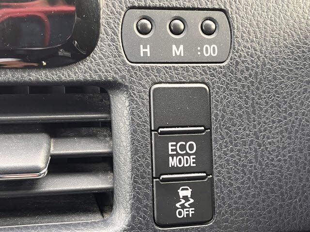 TOYOTA ESQUIRE 2015 Image 31