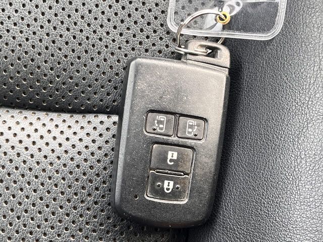 TOYOTA ESQUIRE 2015 Image 31