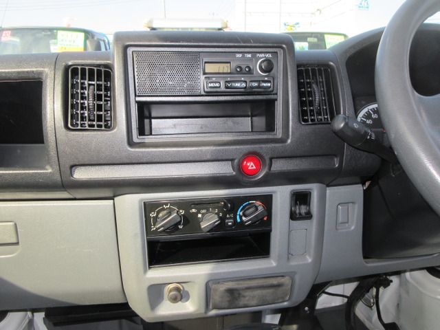 NISSAN CLIPPER TRUCK 2010 Image 31