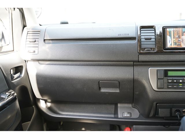 TOYOTA HIACE VAN 2WD 2017 Image 31