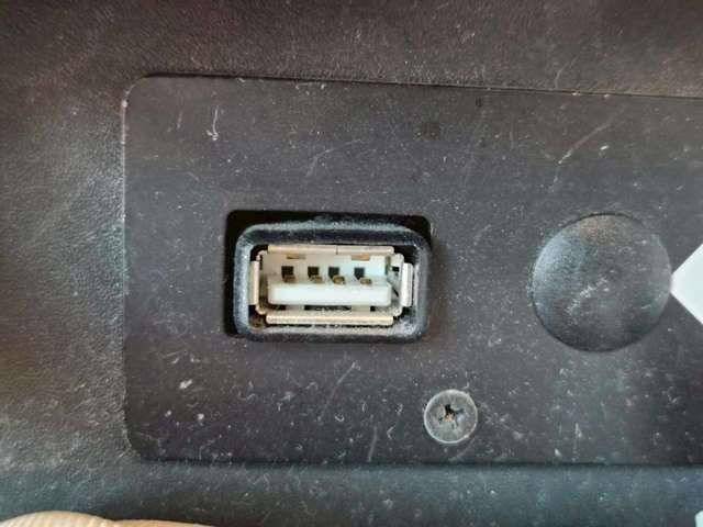 RENAULT LUTECIA 2016 Image 31